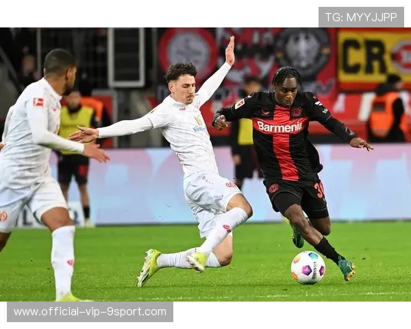 勒沃库森冬窗布局揭秘：引进多面手中前场的战略部署