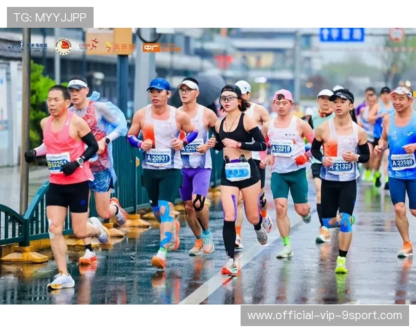 马拉松跑错路线！第一名怒摔帽子